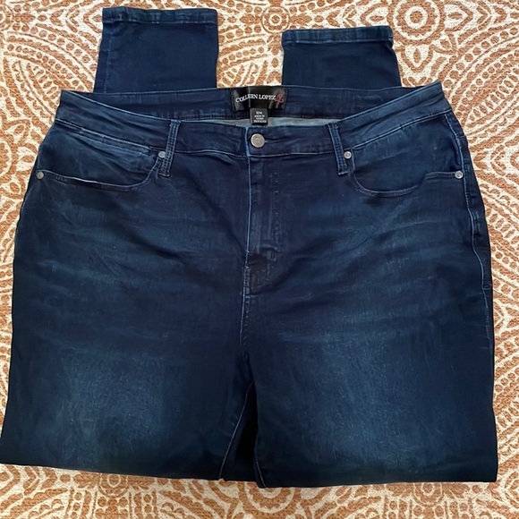 Colleen Lopez - Picture 3 of 6